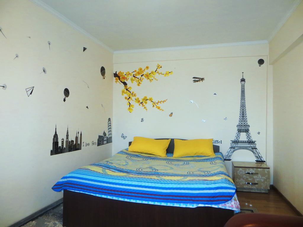 Bishkek House Apartament 2 Екстер'єр фото