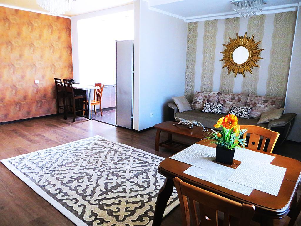 Bishkek House Apartament 2 Екстер'єр фото