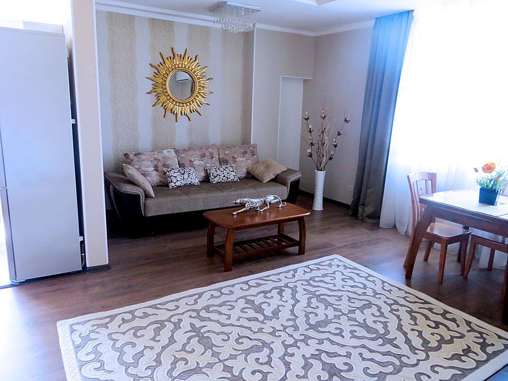 Bishkek House Apartament 2 Екстер'єр фото